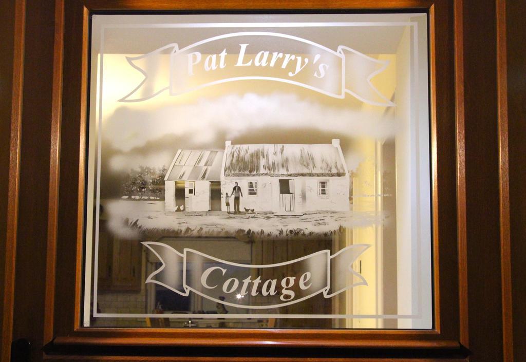 Pat Larry'S Cottage Гринкасл Номер фото